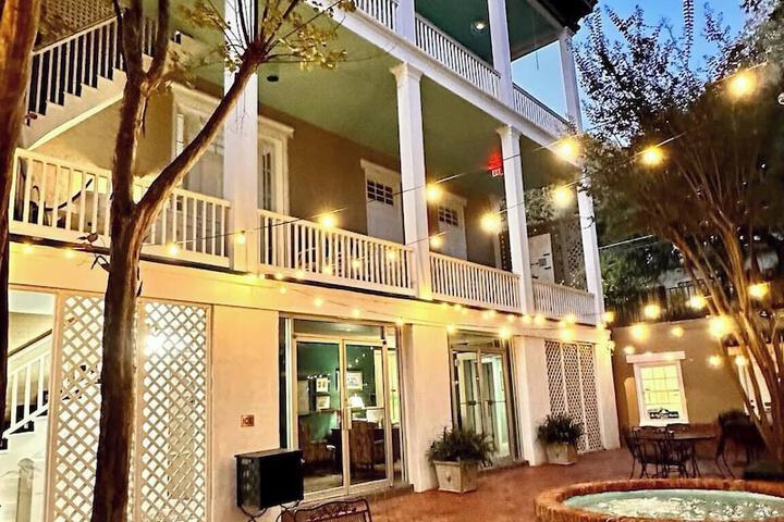 Hotel Exterior 111 of 113