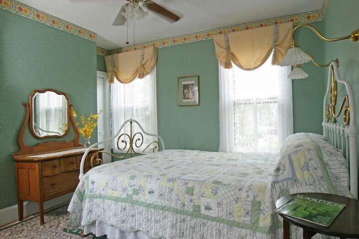 Room 12 of 128