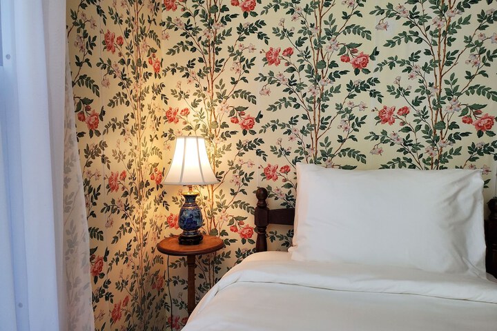 Room 44 of 91