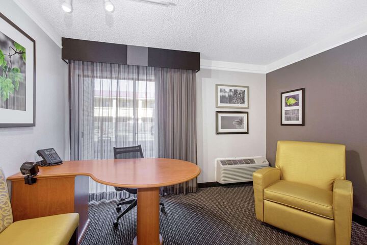 Room 9 of 35