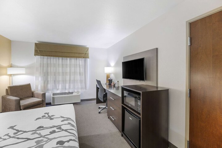 Room 21 of 37
