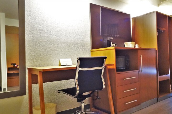 Room 9 of 28
