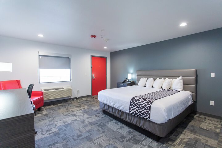 Room 30 of 38