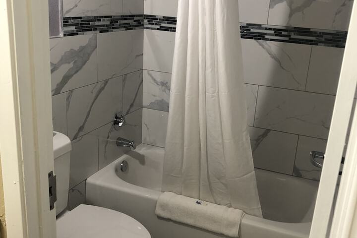 Room 5 of 17