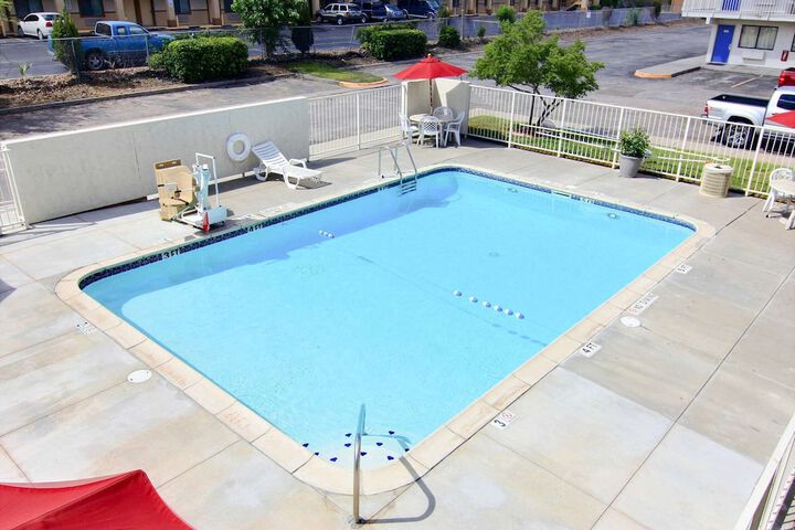 Pool 10 of 51
