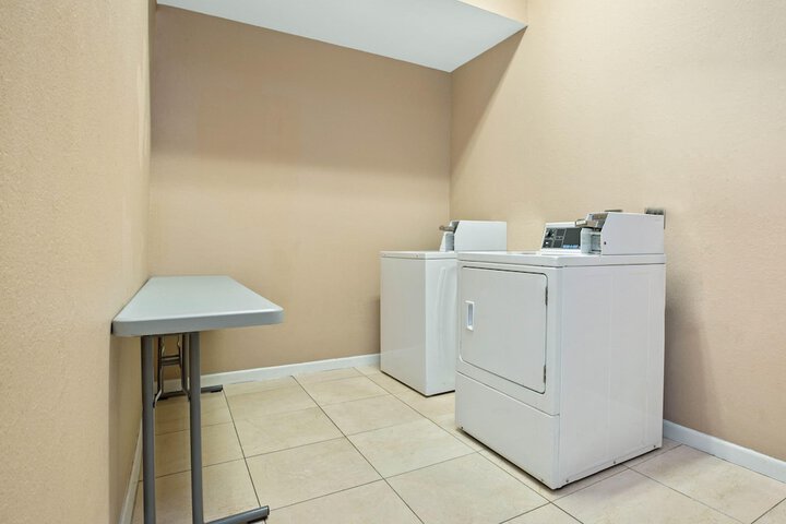 La Quinta Inn & Suites by Wyndham Pearland - Houston South