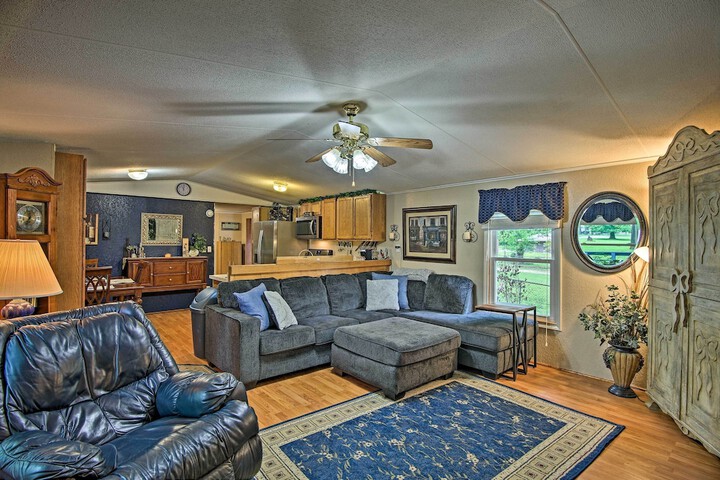 Hot Tub & Deck: Tranquil Home Near Grand Lake