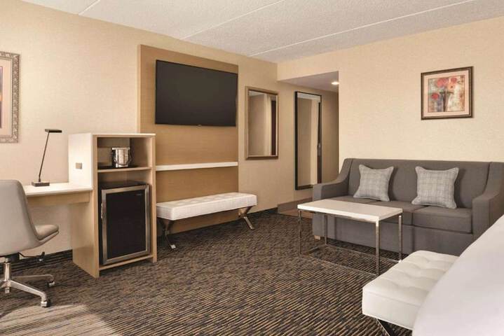 Wyndham Garden Conference Center Champaign / Urbana