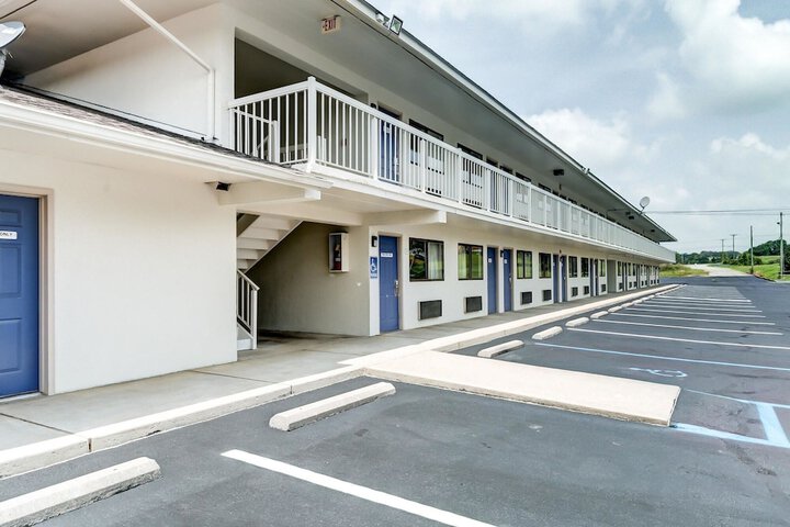 Motel 6 Berea KY