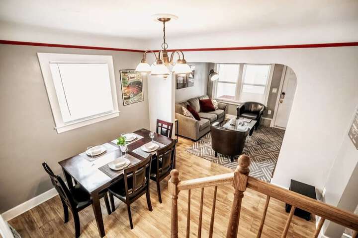 Automaniac Spot in the Heart of Pontiac 3 Beds 2 Baths