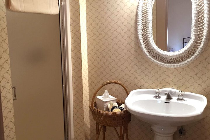 Room 42 of 95