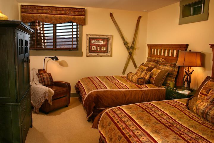 Room 42 of 228