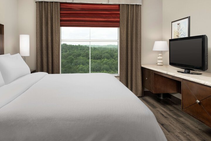 Room 17 of 37