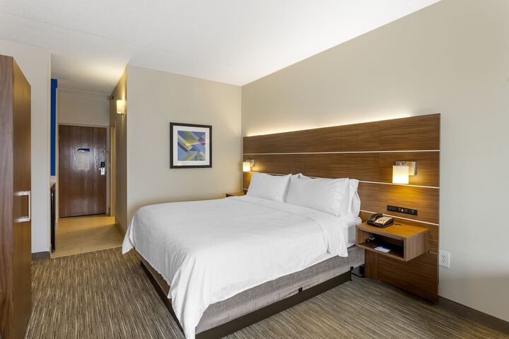 Room 9 of 34