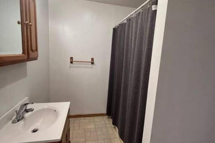 Spacious Apt near Guthrie Packer