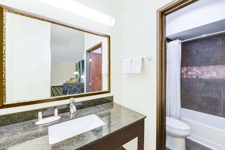 Room 10 of 19