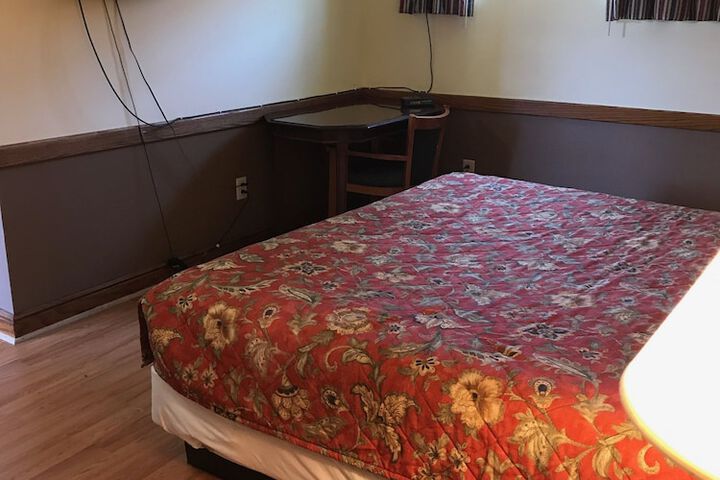 Room 10 of 27