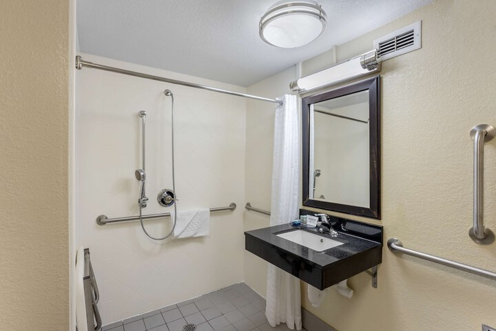 Room 16 of 35