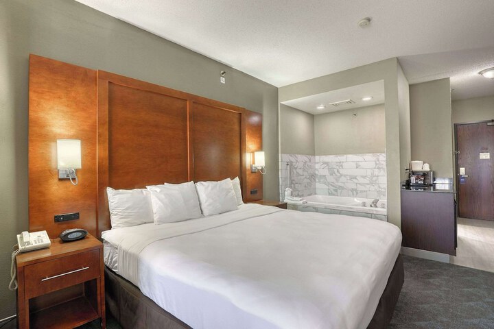 Room 32 of 89