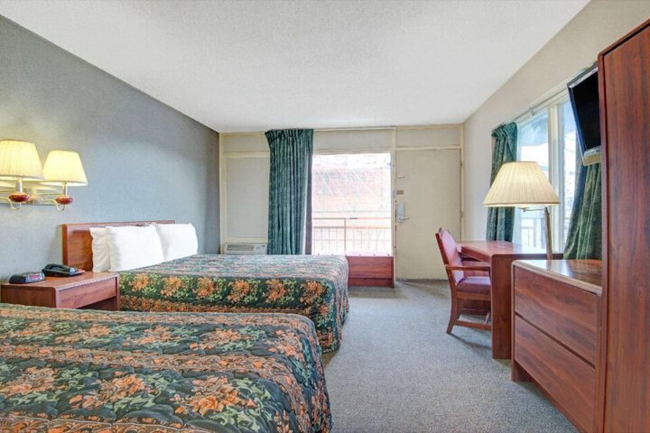 KNIGHTS INN WHEELING