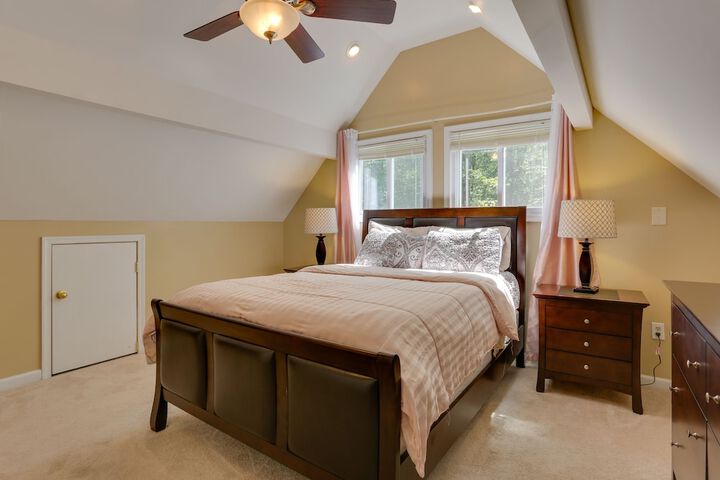 Pools Hot Tub & More: Bushkill Mountain Getaway!