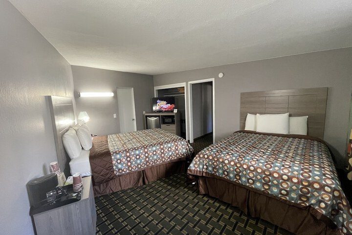 Room 12 of 84