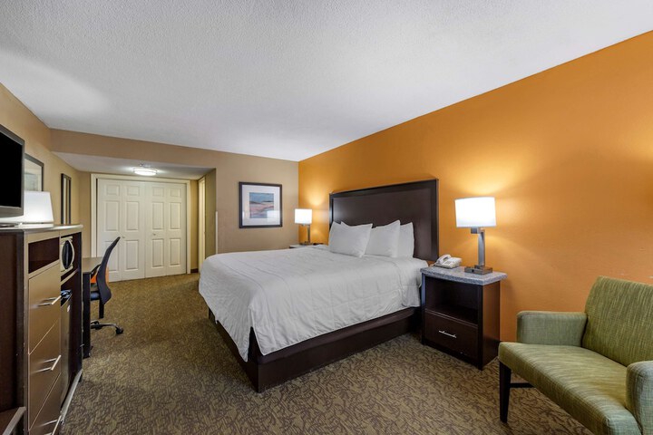 Room 14 of 37