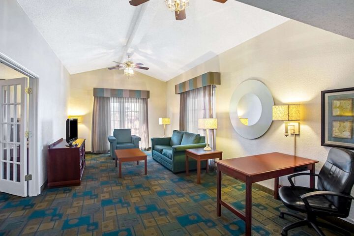 Room 13 of 30