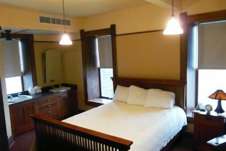 Room 11 of 15