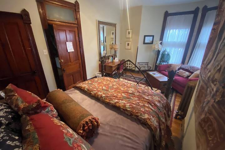 Vineyard Mansion & Carriage House Bed & Breakfast
