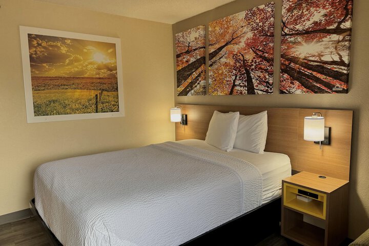 Room 25 of 28