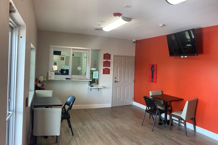 Scottish Inn & Suites - IAH Airport