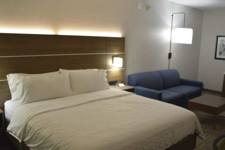 Room 37 of 71