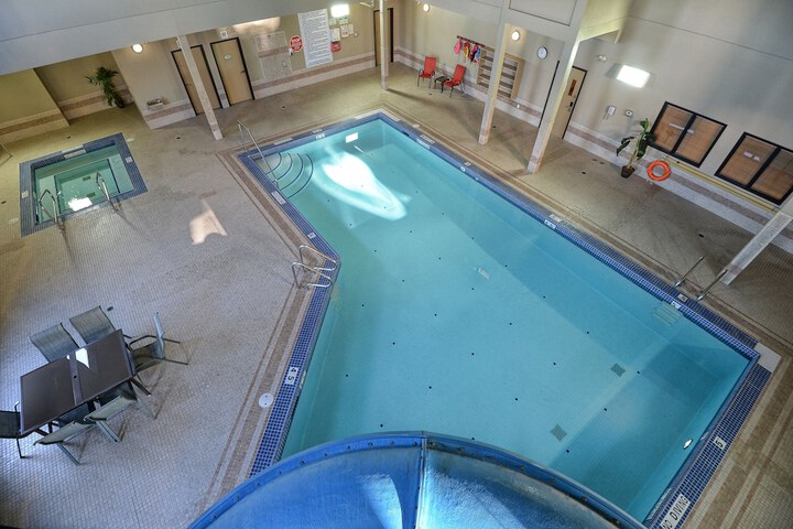 Pool 6 of 65