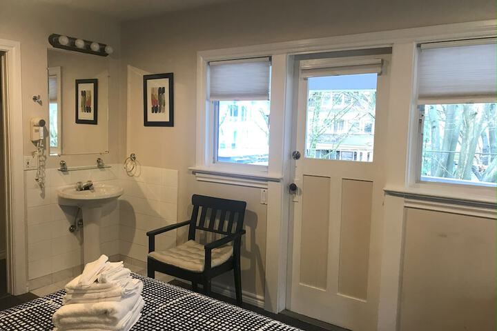 Room 32 of 57