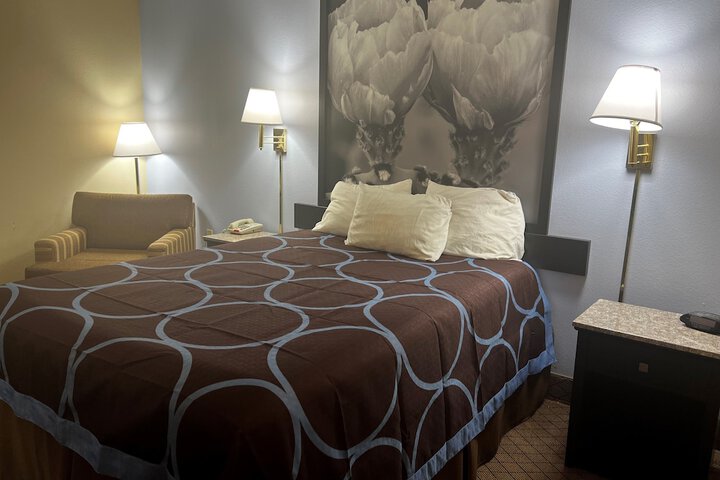 Room 18 of 29