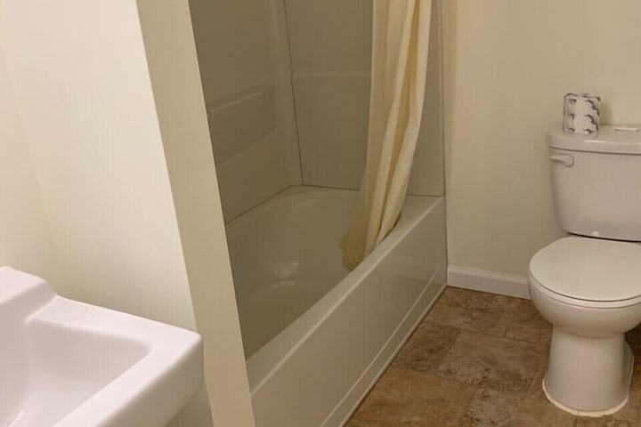 Room 9 of 18