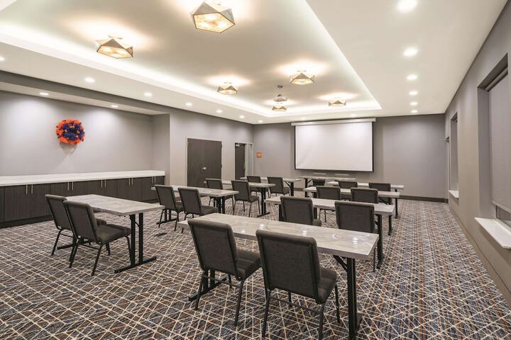 La Quinta Inn & Suites by Wyndham Opelika Auburn