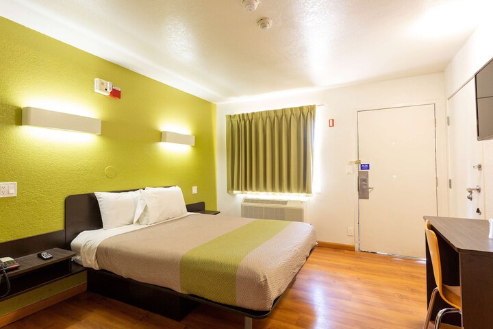 Room 16 of 34