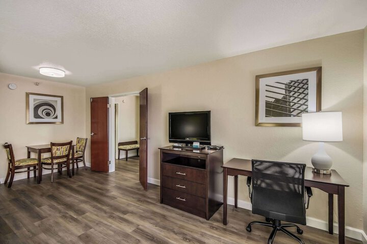 Quality Inn & Suites Quincy - Downtown