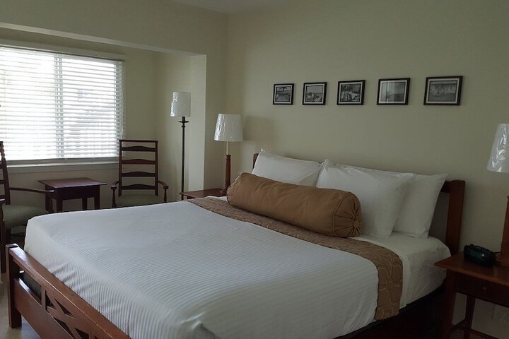 Room 27 of 85