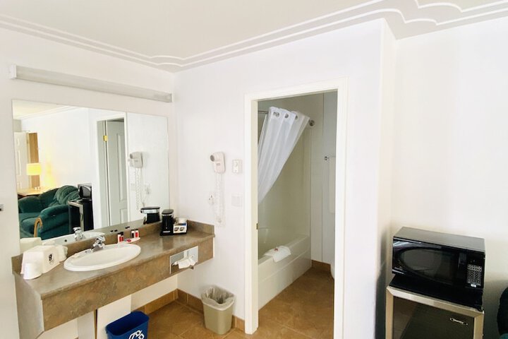 Room 32 of 53