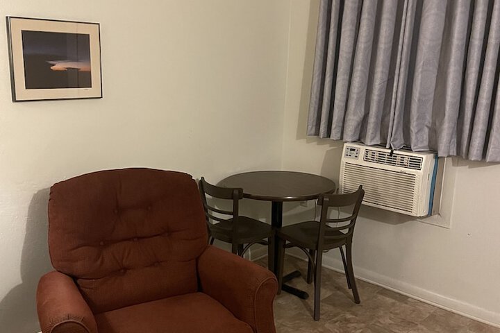 Room 10 of 19