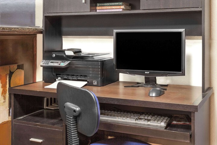 Business Center 24 of 25