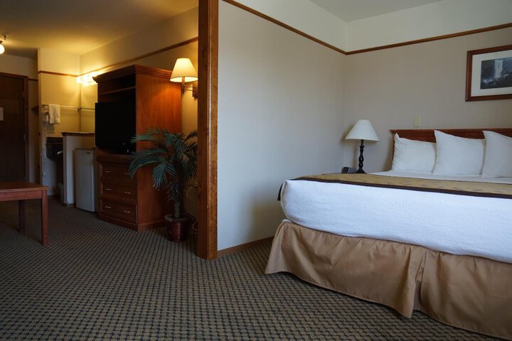 Luxury Inn & Suites