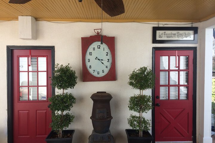 The Old Liberty Schoolhouse B & B