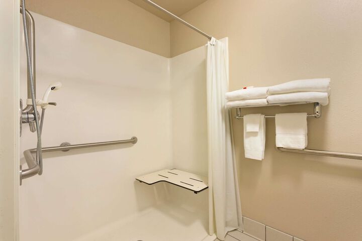 Room 6 of 16
