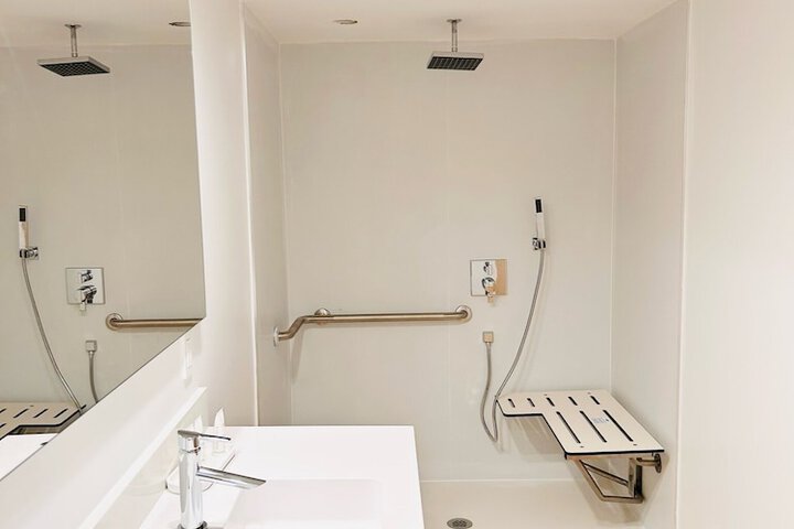 Room 72 of 159
