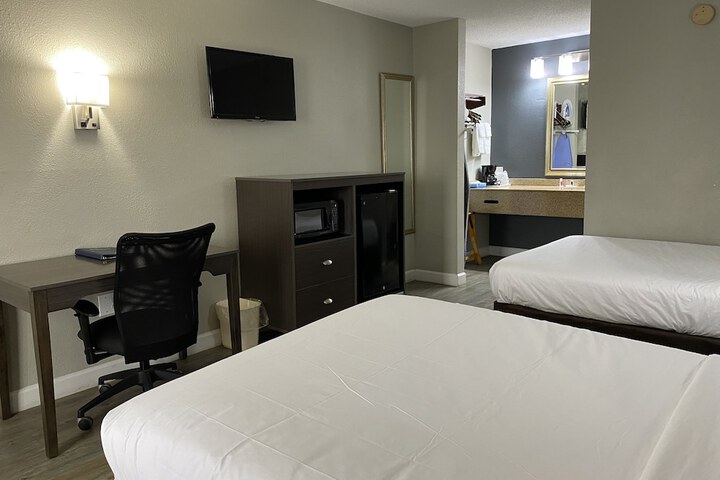 Room 25 of 46