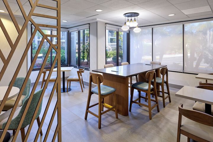 La Quinta Inn & Suites by Wyndham Thousand Oaks-Newbury Park
